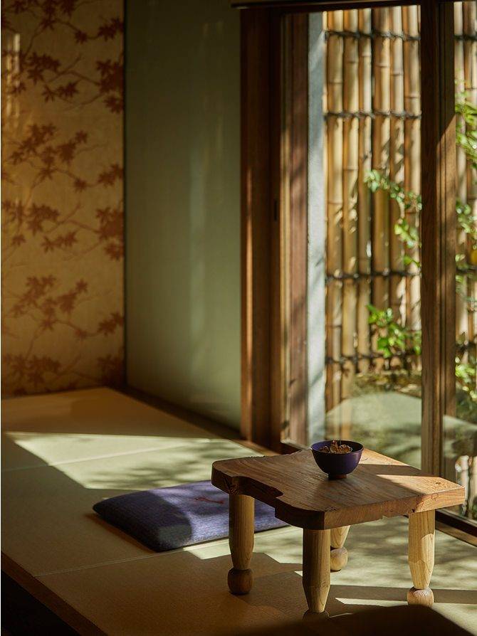 寧寧之道別邸 Kazeno Heritage 京都 金箔牆前的矮桌