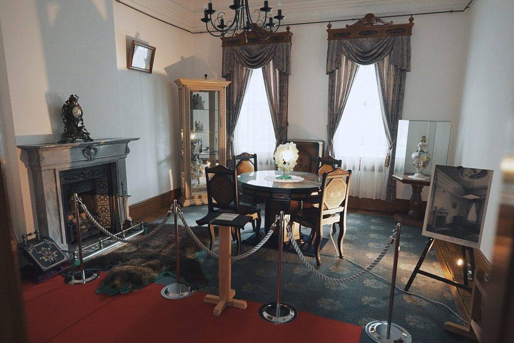 舊相馬家 Kazeno Heritage 函館洋室的壁爐與家具