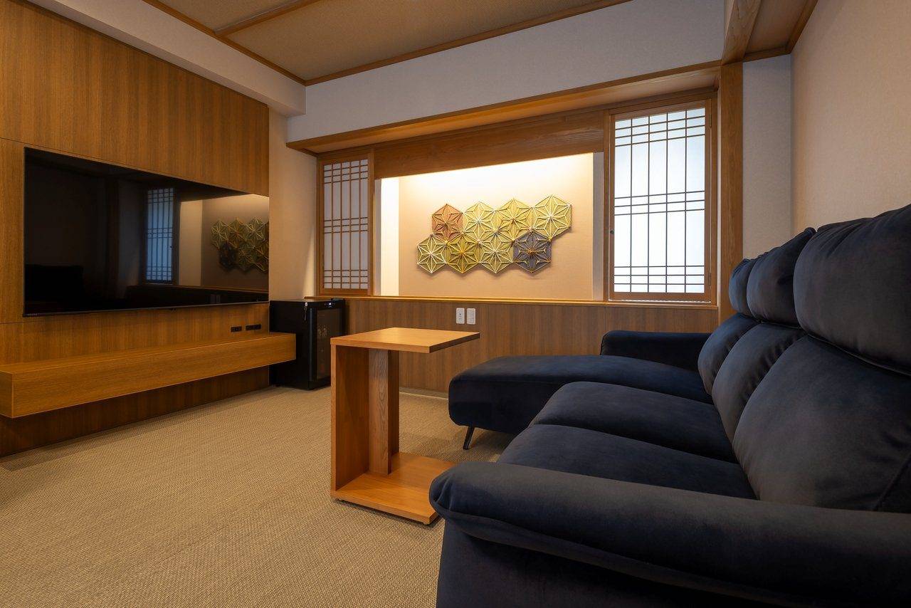 琴平 御宿 敷島館 高級雙床房的低沙發區
