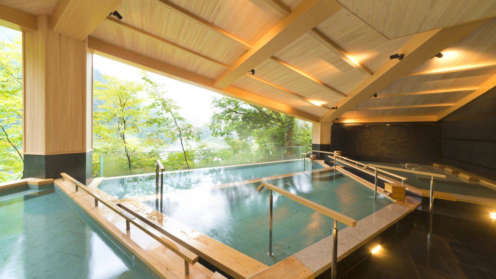 黑部・宇奈月溫泉 山之端面向黑部峽谷的展望露天風呂棚湯