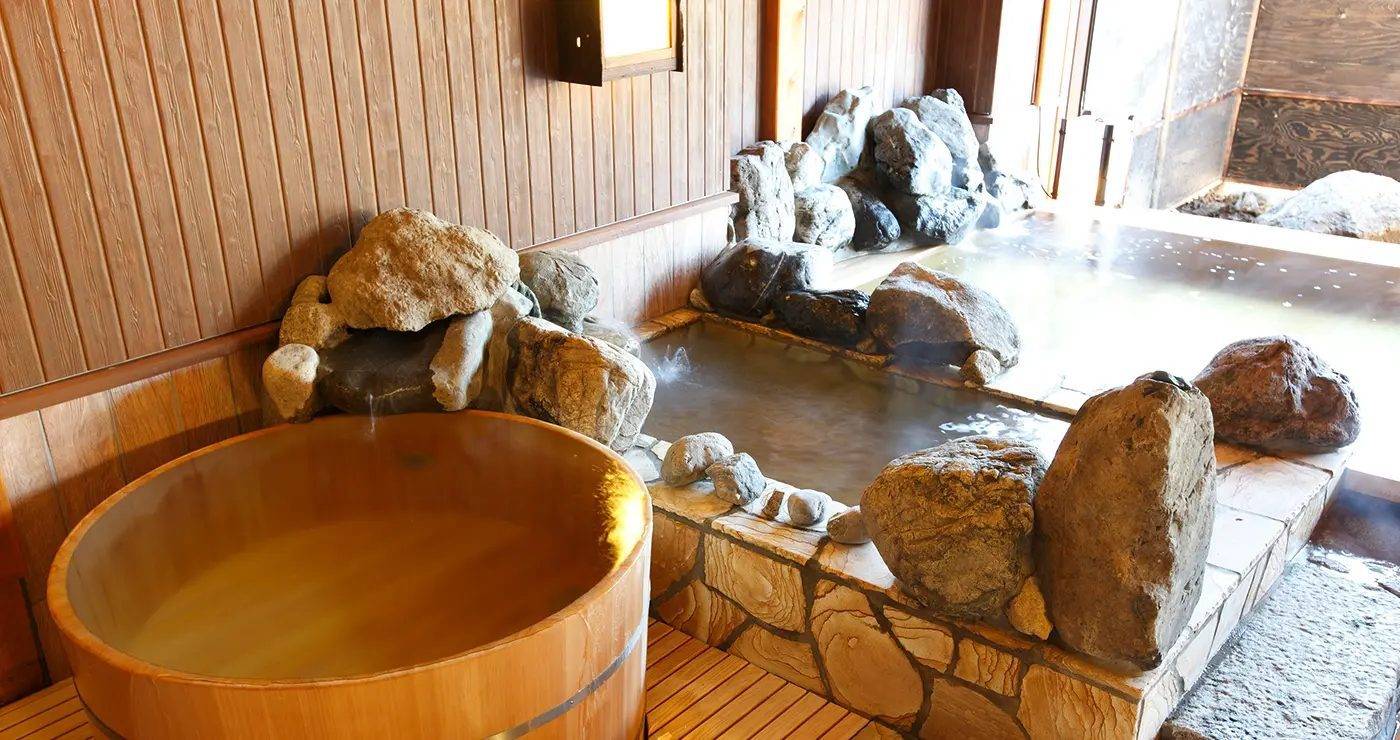 草津溫泉 湯宿 季之庭樽風呂與岩造內湯