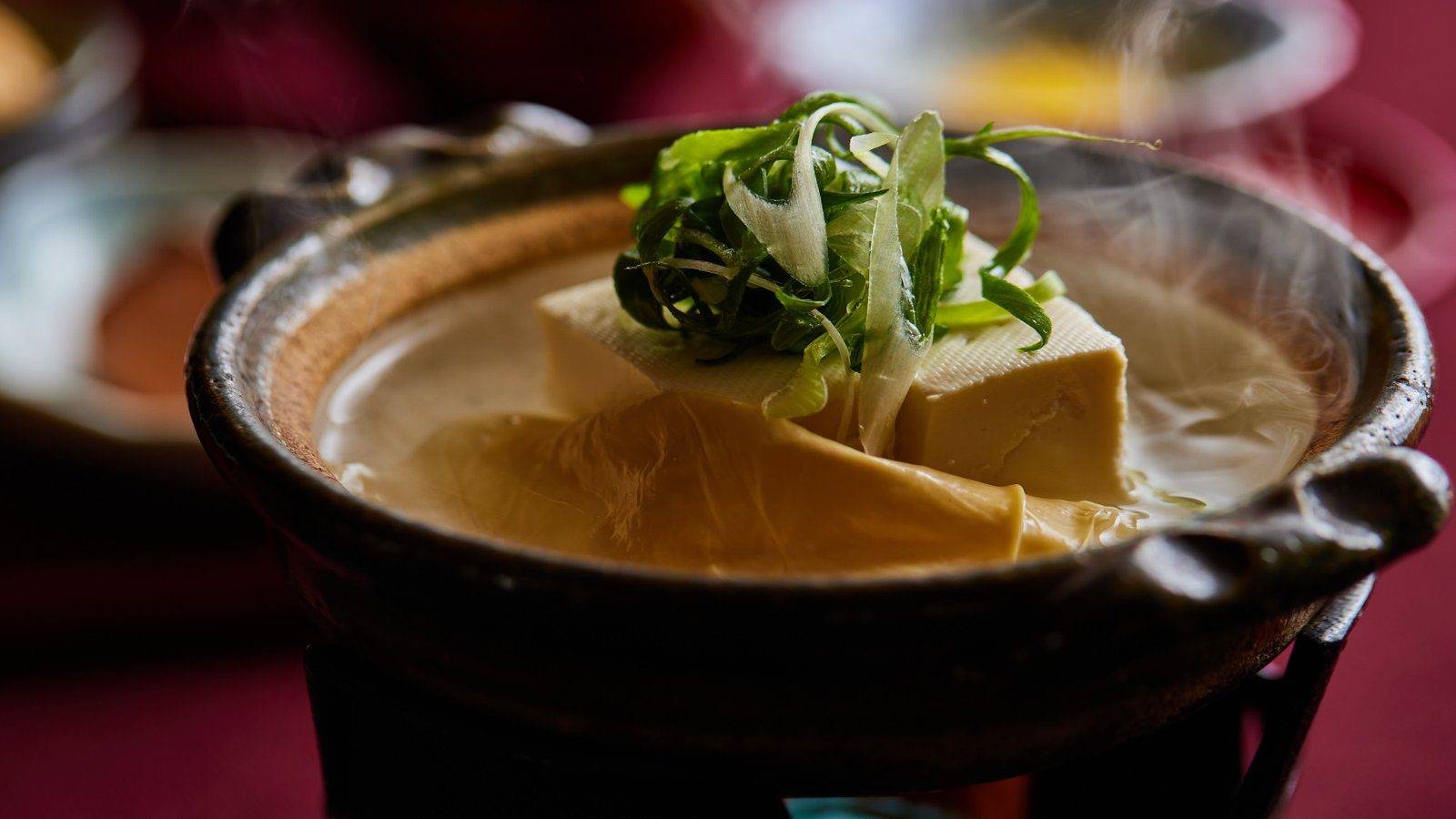 京湯元 鳩屋瑞鳳閣酒店土鍋裡的溫泉豆腐