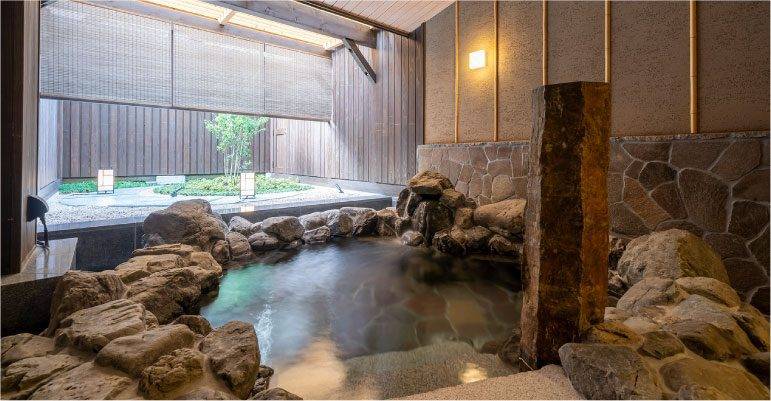 京都梅小路 花傳抄貸切的岩露天風呂