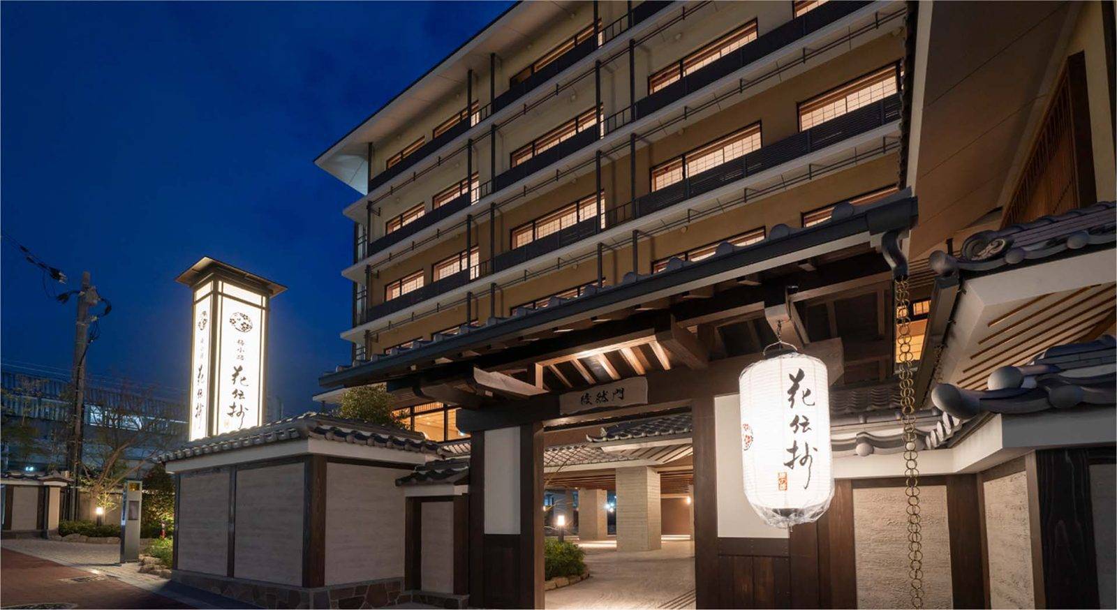 京都梅小路 花傳抄夜晚的旅館外觀