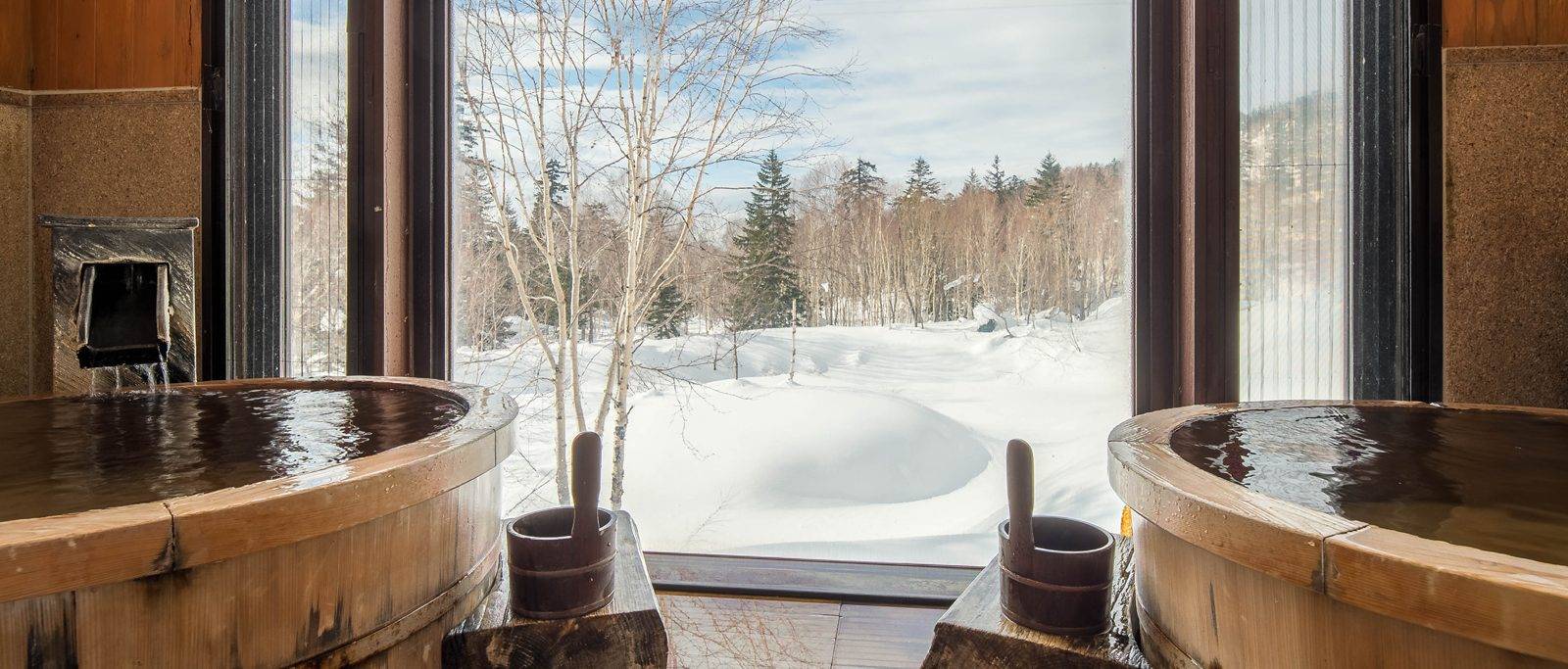 La Vista 大雪山 窗外雪景旁的木樽風呂