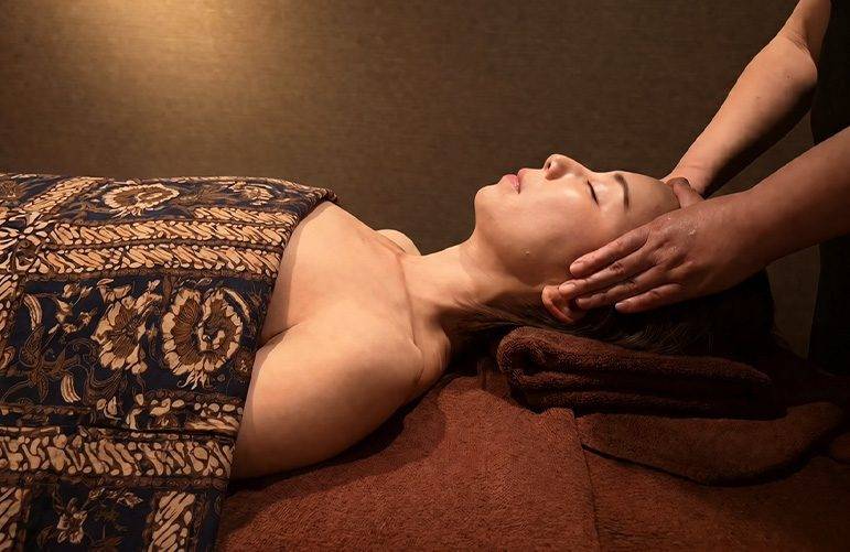 La Vista 富士河口湖 美體沙龍的臉部按摩