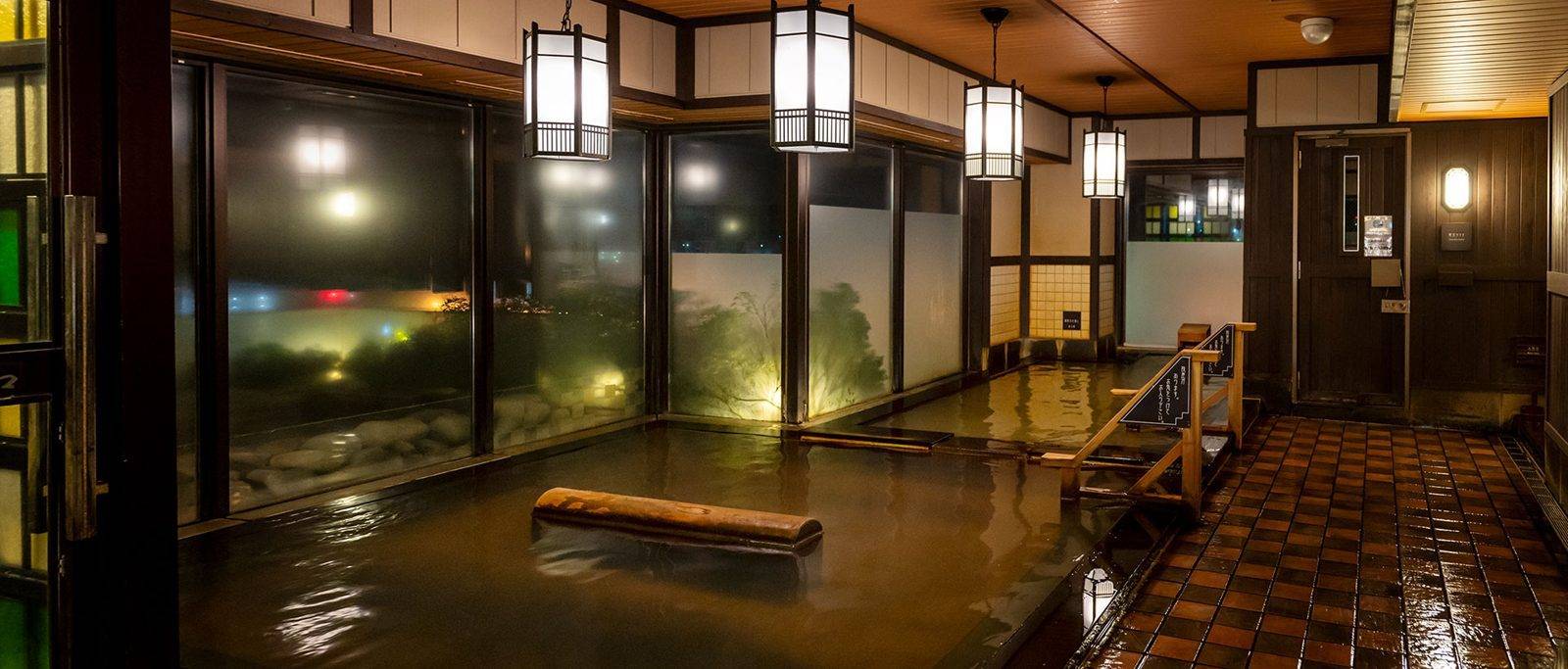 La Vista 函館灣 木框窗邊的內湯