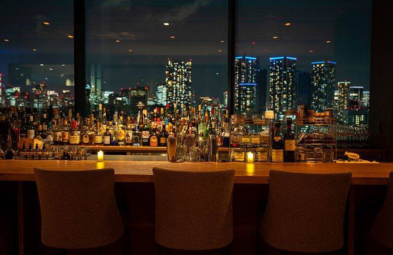 La Vista 東京灣 14 樓的空中酒吧