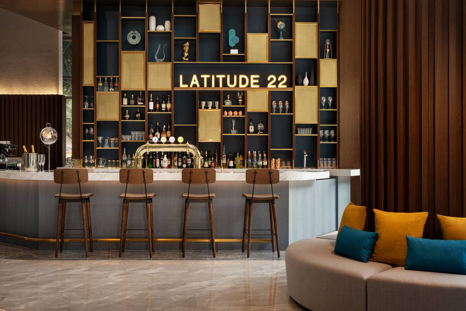 香港數碼港艾美酒店 Latitude 22 的吧台
