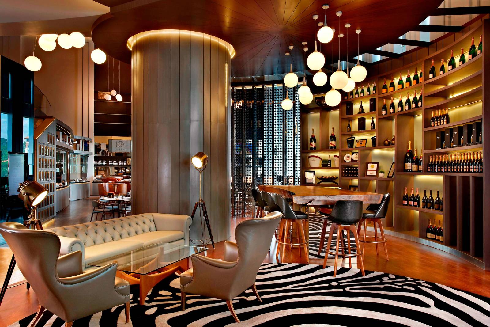 Gastro Sentral 酒櫃與餐桌座席