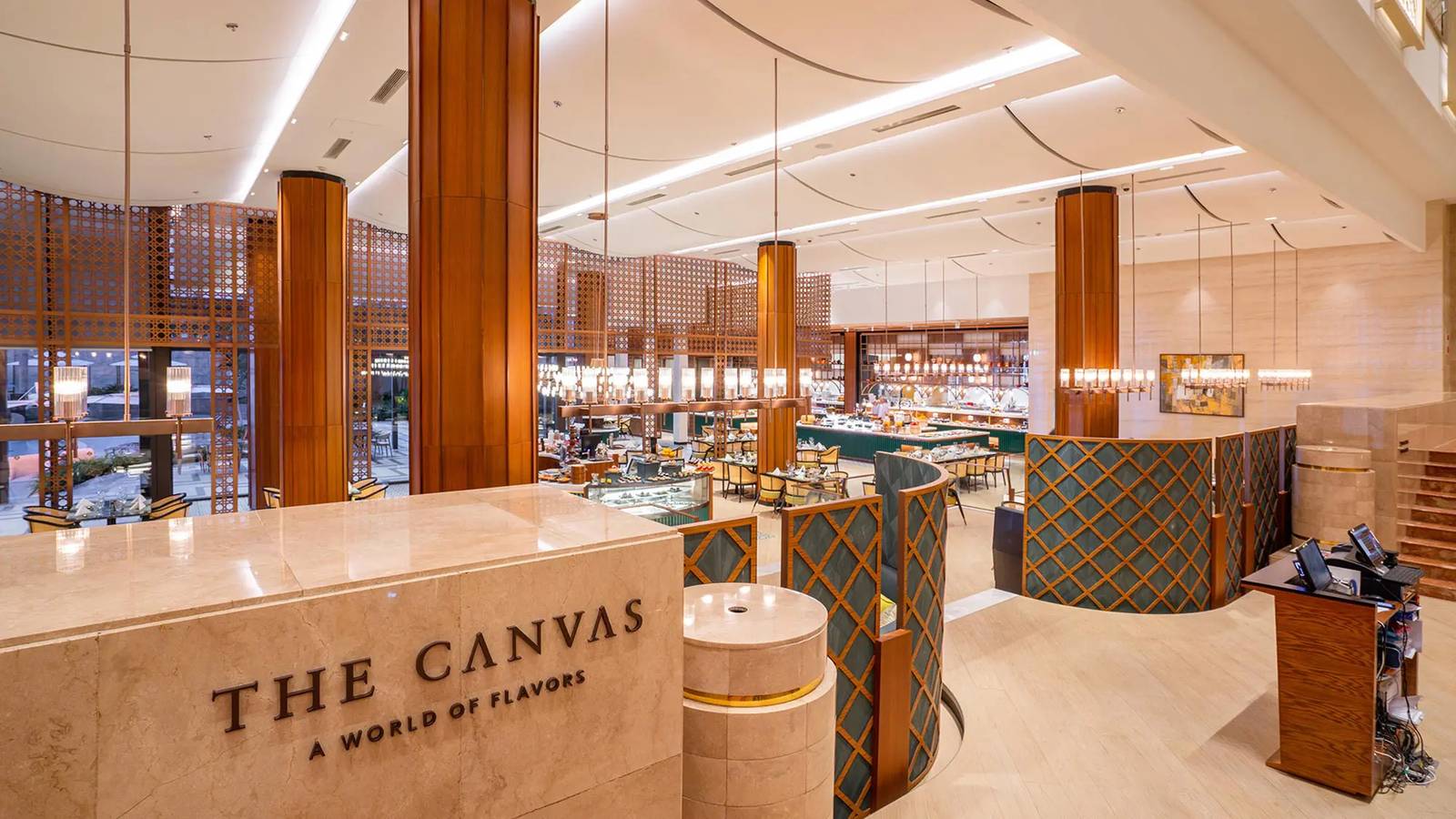 The Canvas 入口櫃檯與後方用餐區
