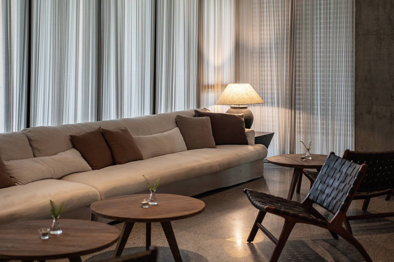 崇左 LUX* 度假村 Maison LUX* 的弧形沙發座