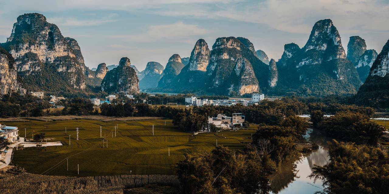崇左明仕河與喀斯特山峰(目的地參考)