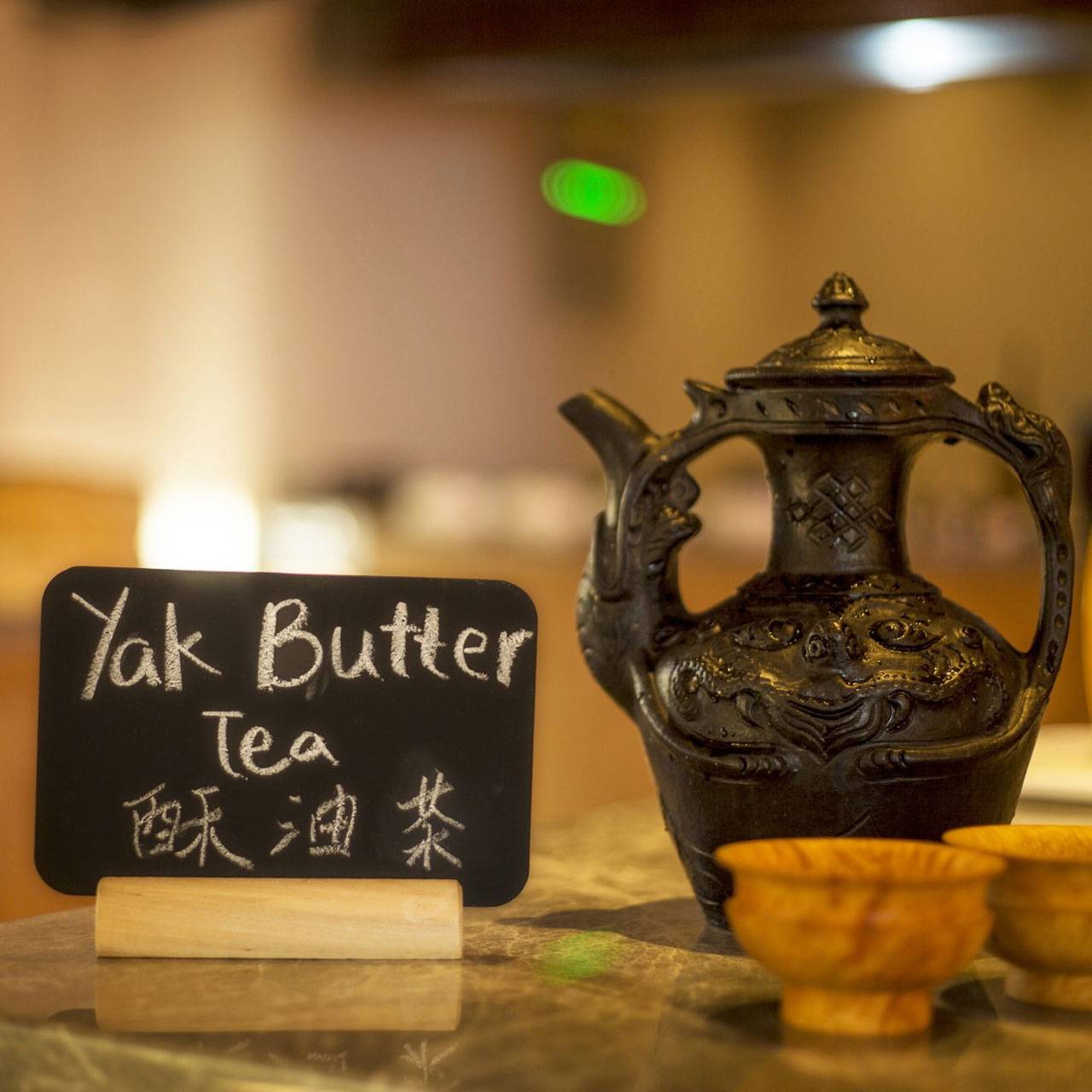 藏式酥油茶壺與茶碗