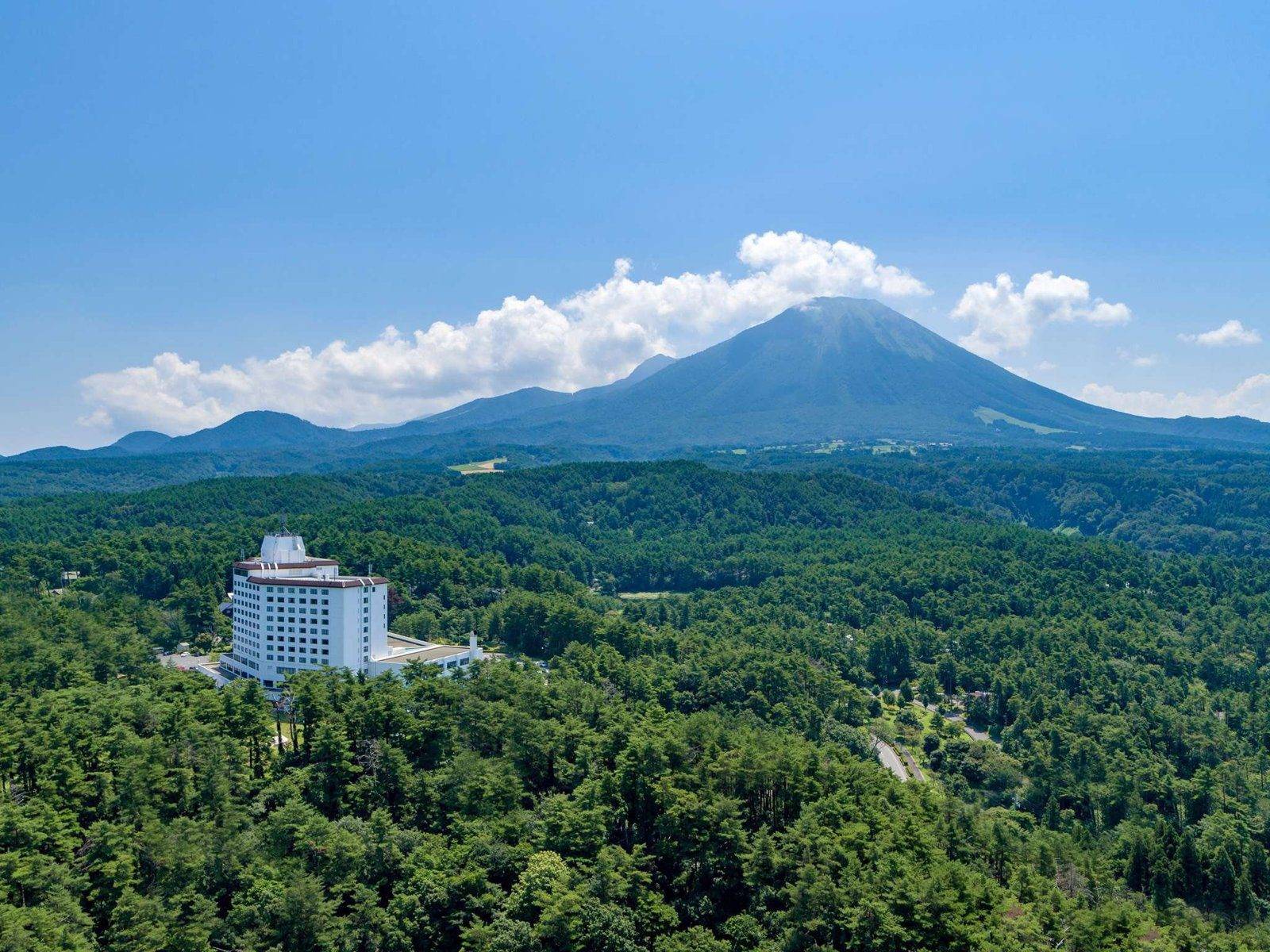 美居 鳥取大山度假酒店及水療中心 與大山山景的外觀