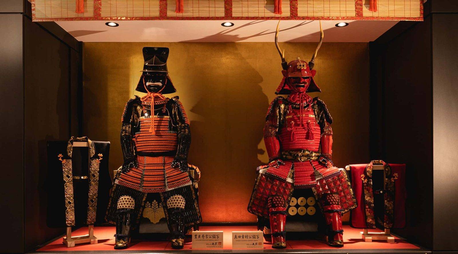 MIMARU 大阪 心齋橋 NORTH 大廳的武士盔甲與金屏風