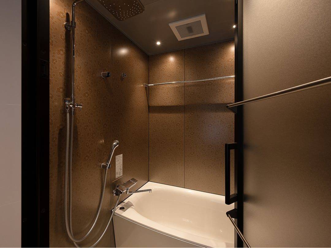 MIMARU SUITES 京都 CENTRAL 附浴缸的浴室
