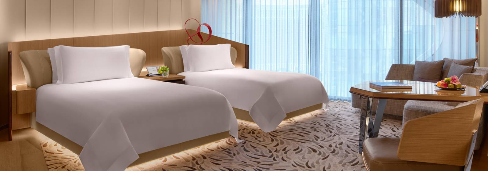 澳門摩珀斯酒店Premier Room 的大床與窗簾