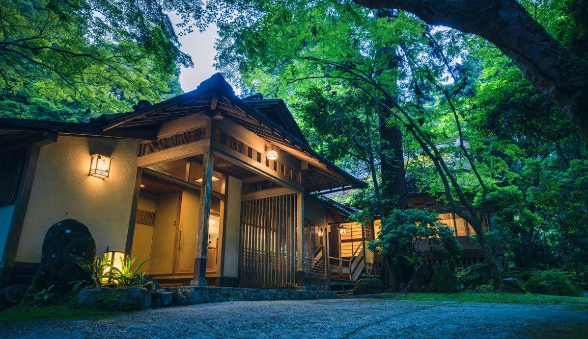 奈良春日奧山 月日亭林間的數寄屋造玄關