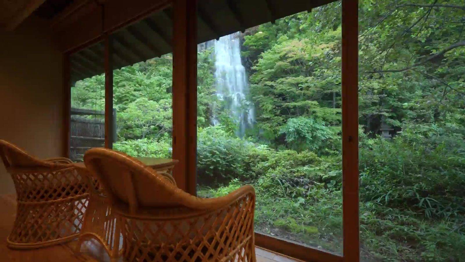 鳴子溫泉 湯元吉祥外觀與周圍山林