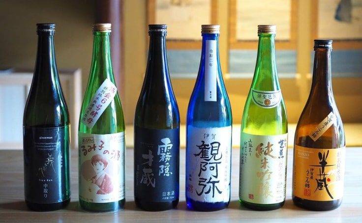 NIPPONIA HOTEL 伊賀上野 城下町餐廳的佐餐酒