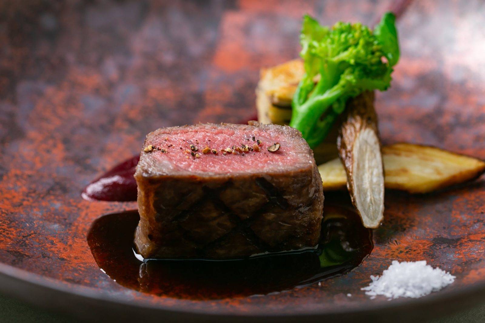NIPPONIA HOTEL 竹原 製鹽町餐廳的一道菜
