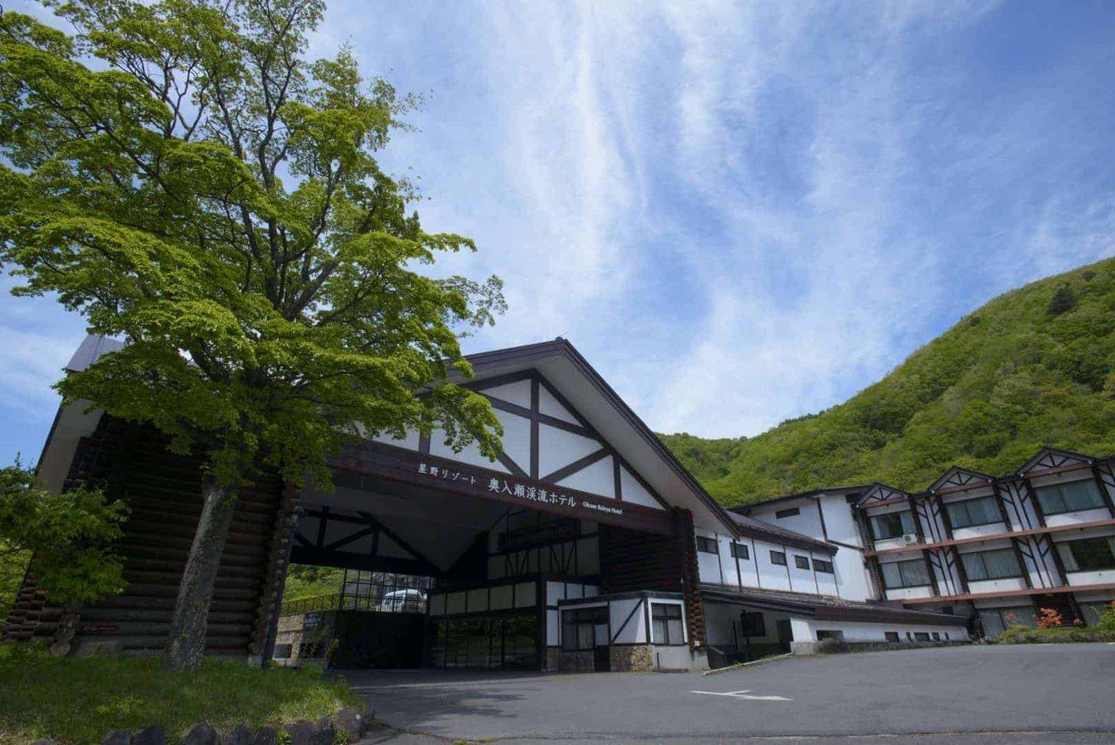 星野集團 奧入瀨溪流飯店外觀與周圍樹林