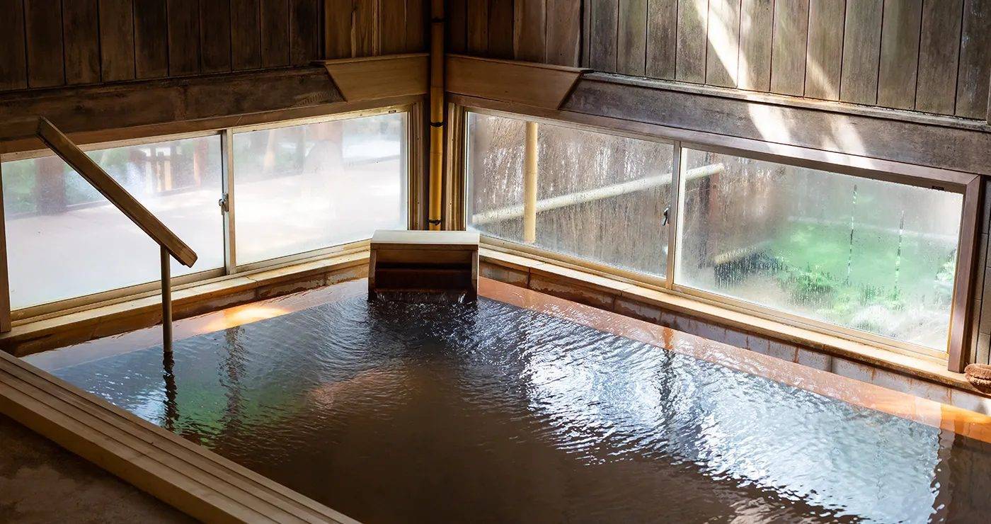 奧飛驒溫泉鄉 平湯館木造的內湯