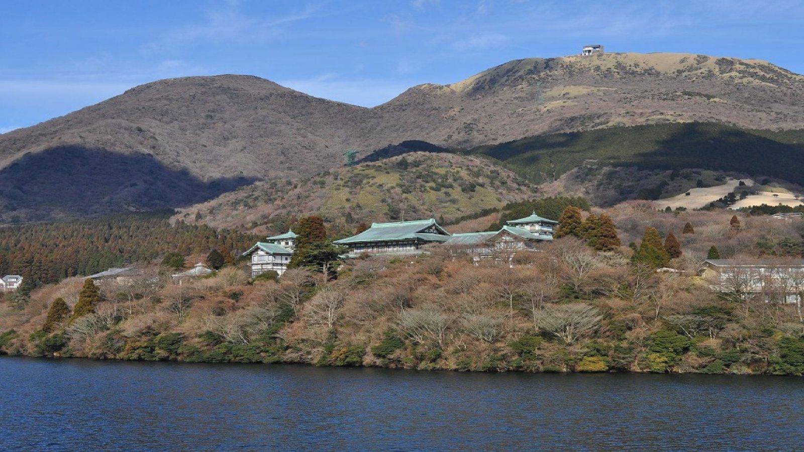 蘆之湖 龍宮殿湖畔的本館建築