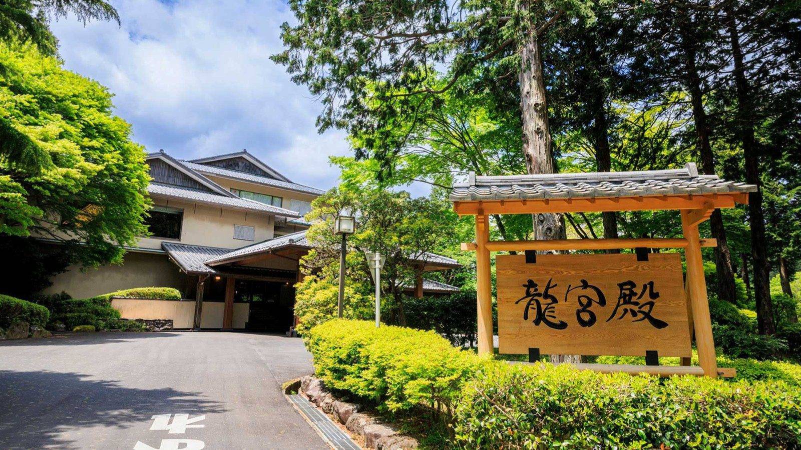 蘆之湖 龍宮殿住宿棟入口與招牌