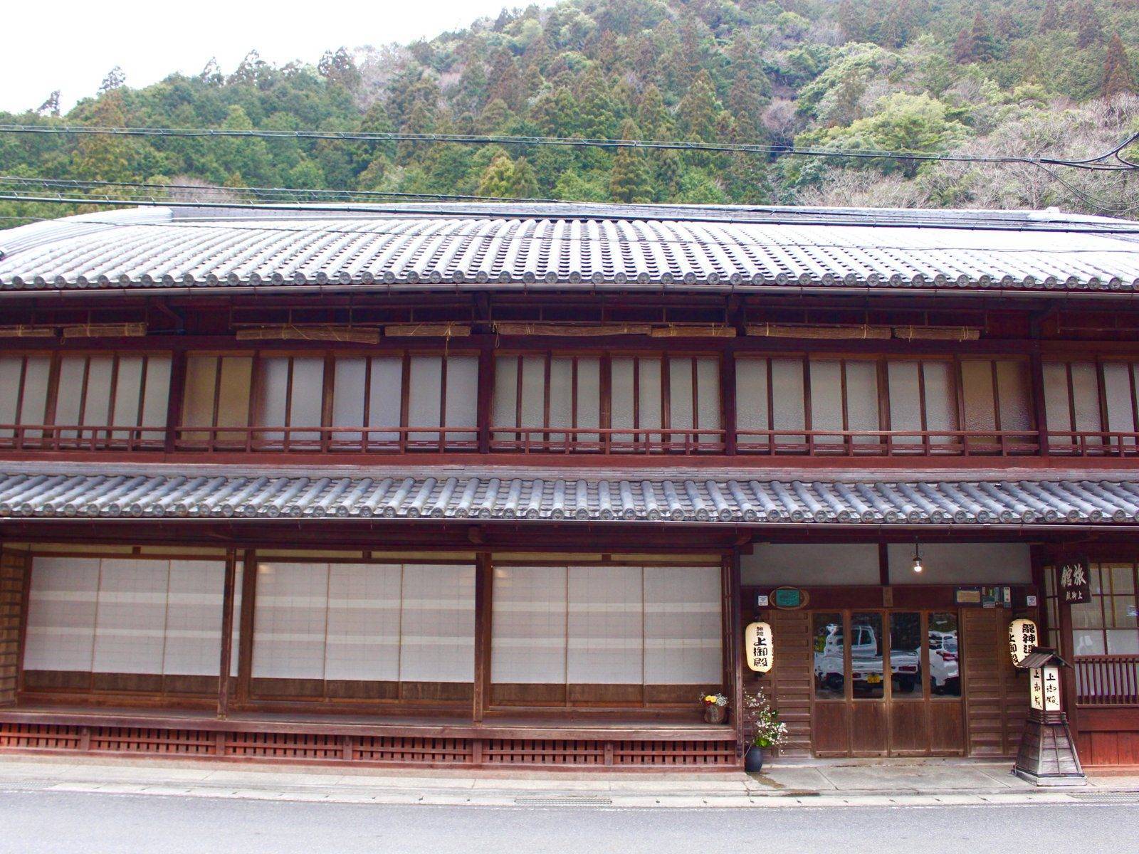 龍神溫泉 上御殿 日高川畔的木造本館外觀