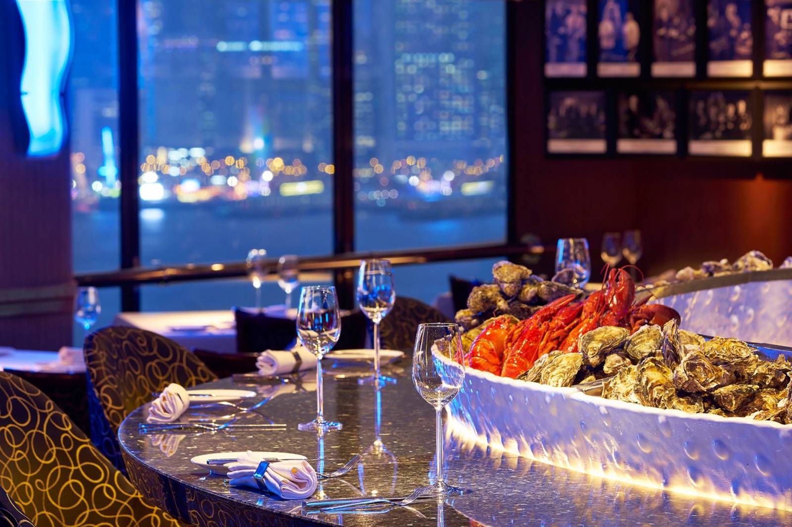 香港喜來登酒店 Oyster & Wine Bar 窗邊的生蠔與維港夜景