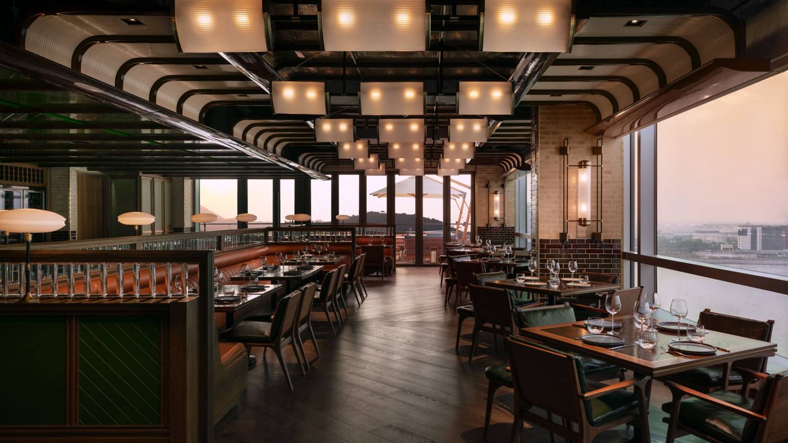 香港東涌世茂喜來登酒店 Sunset Grill 的室內座位