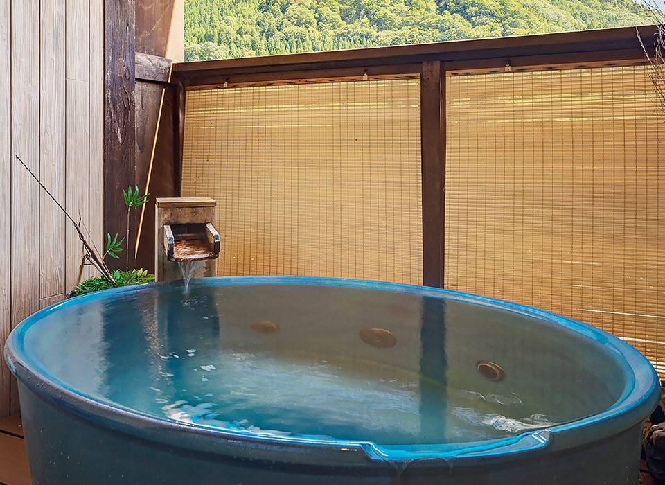 白川鄉 御宿 結之莊陶器的水風呂