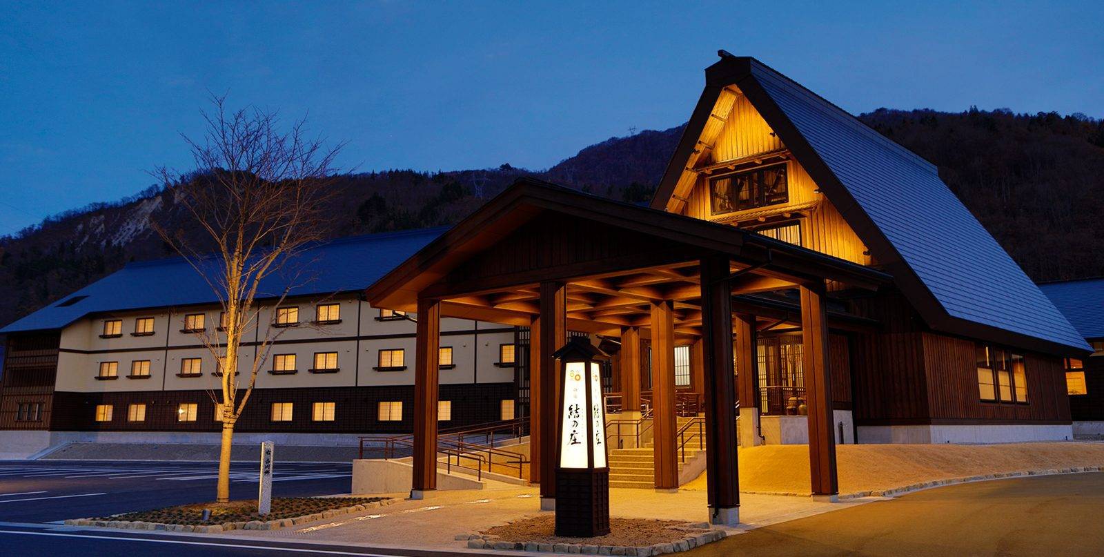 白川鄉 御宿 結之莊合掌造意象的旅館外觀