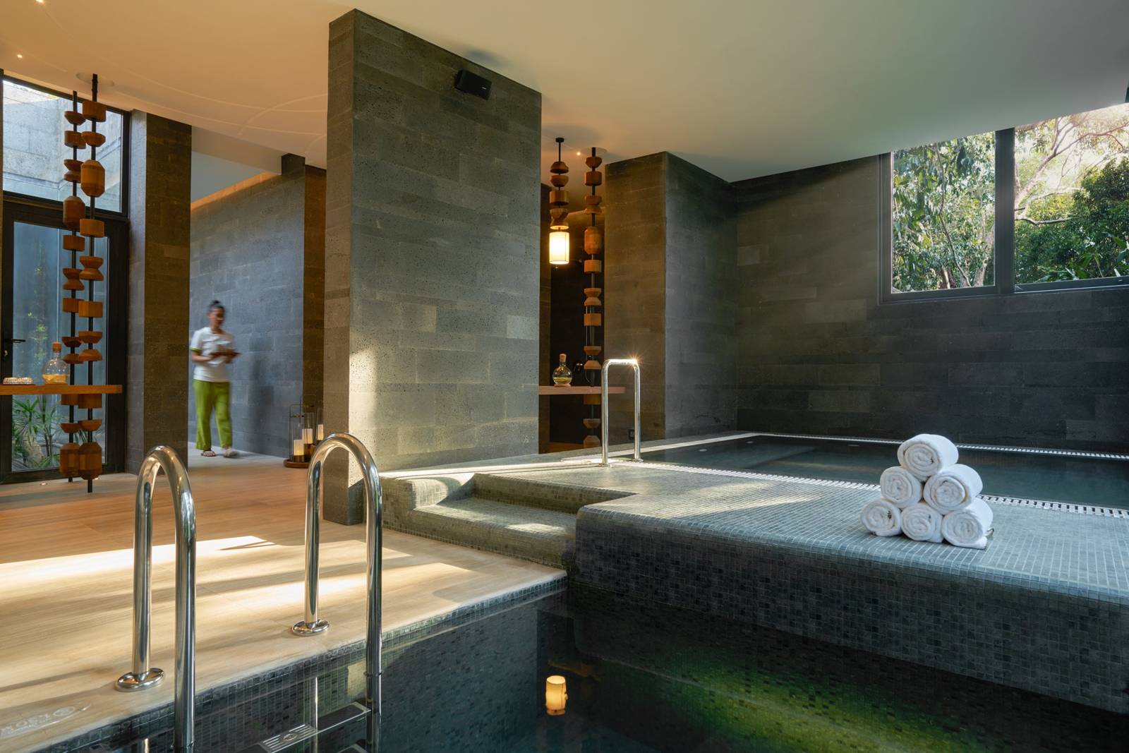 克拉貝島六善度假村 Spa 的室內水療池