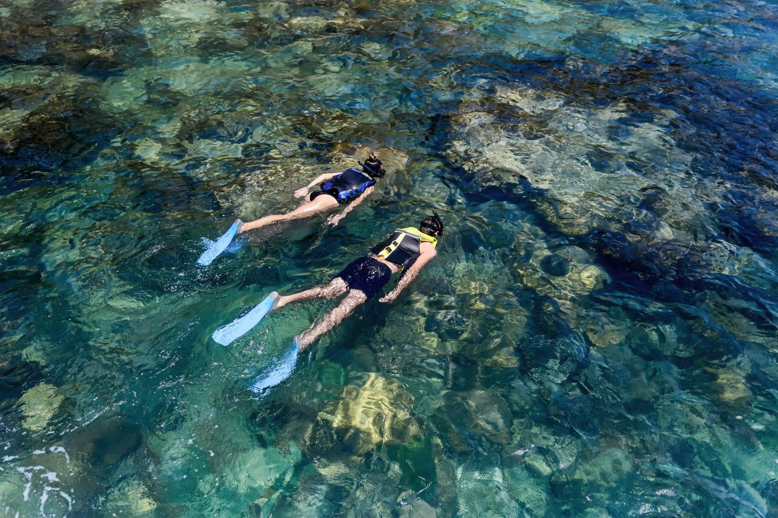 克拉貝島周邊海域的浮潛與珊瑚礁