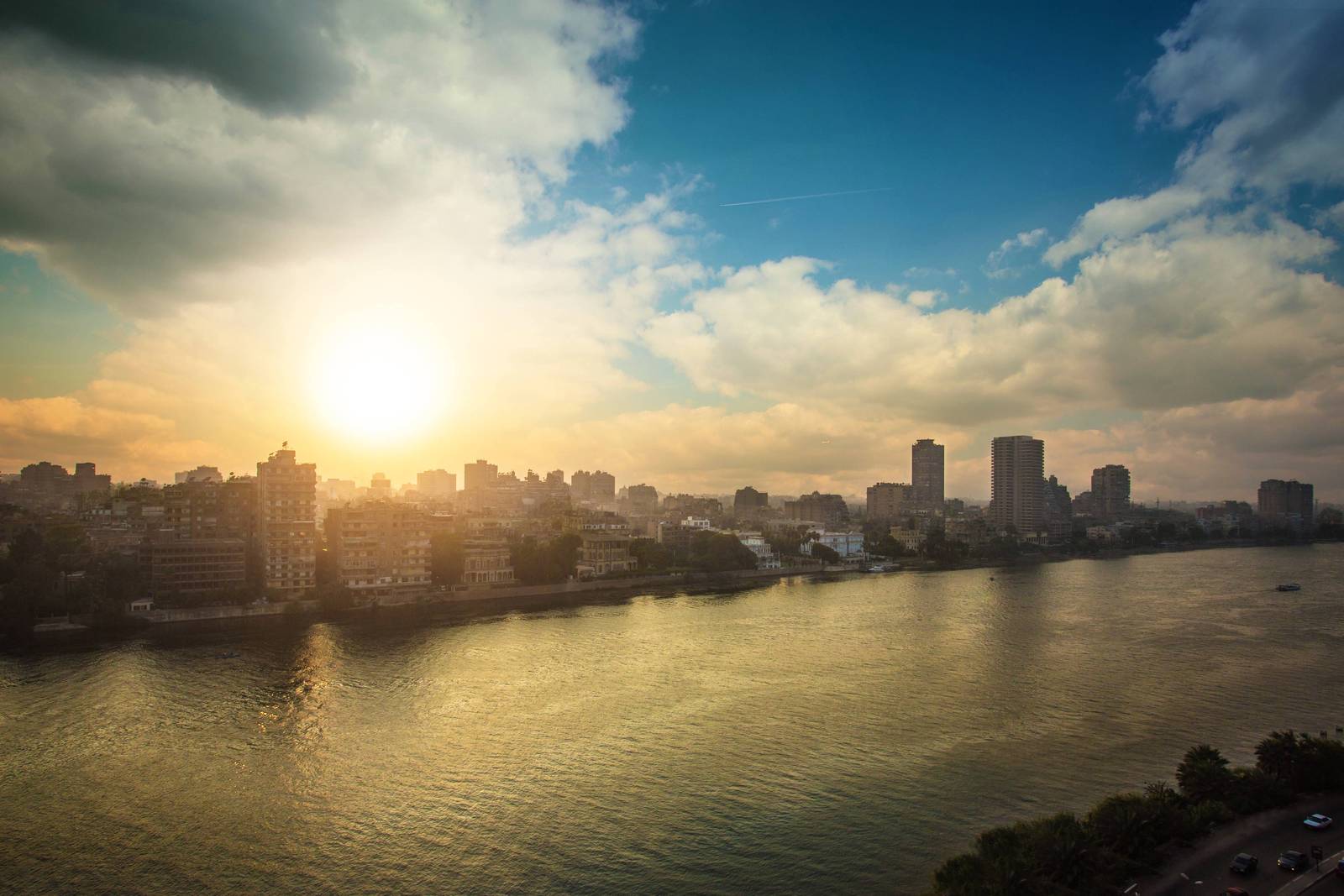夕陽下的尼羅河與開羅市景(目的地參考)
