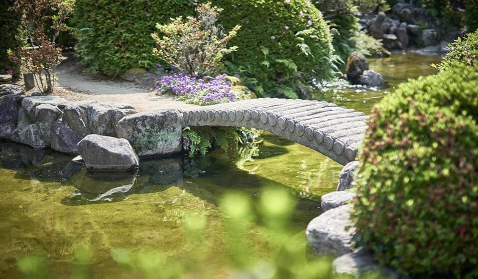 玉名溫泉 尚玄山莊庭園水池上的石拱橋