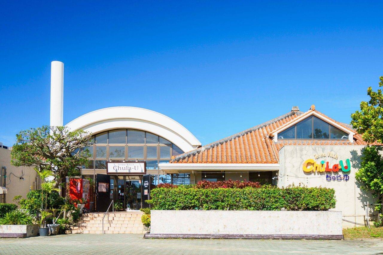 The Beach Tower 沖繩 Terme VILLA ちゅらーゆ的紅瓦入口