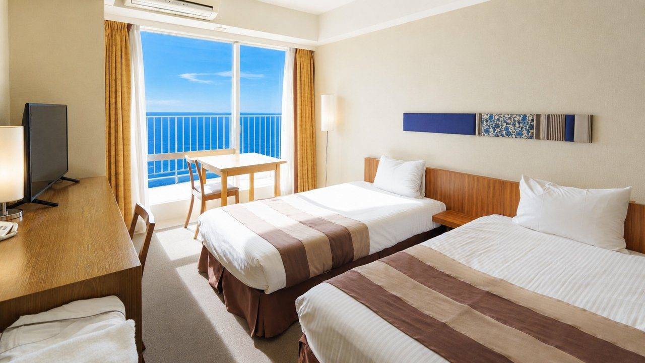 The Beach Tower 沖繩精巧雙床房與窗外海景