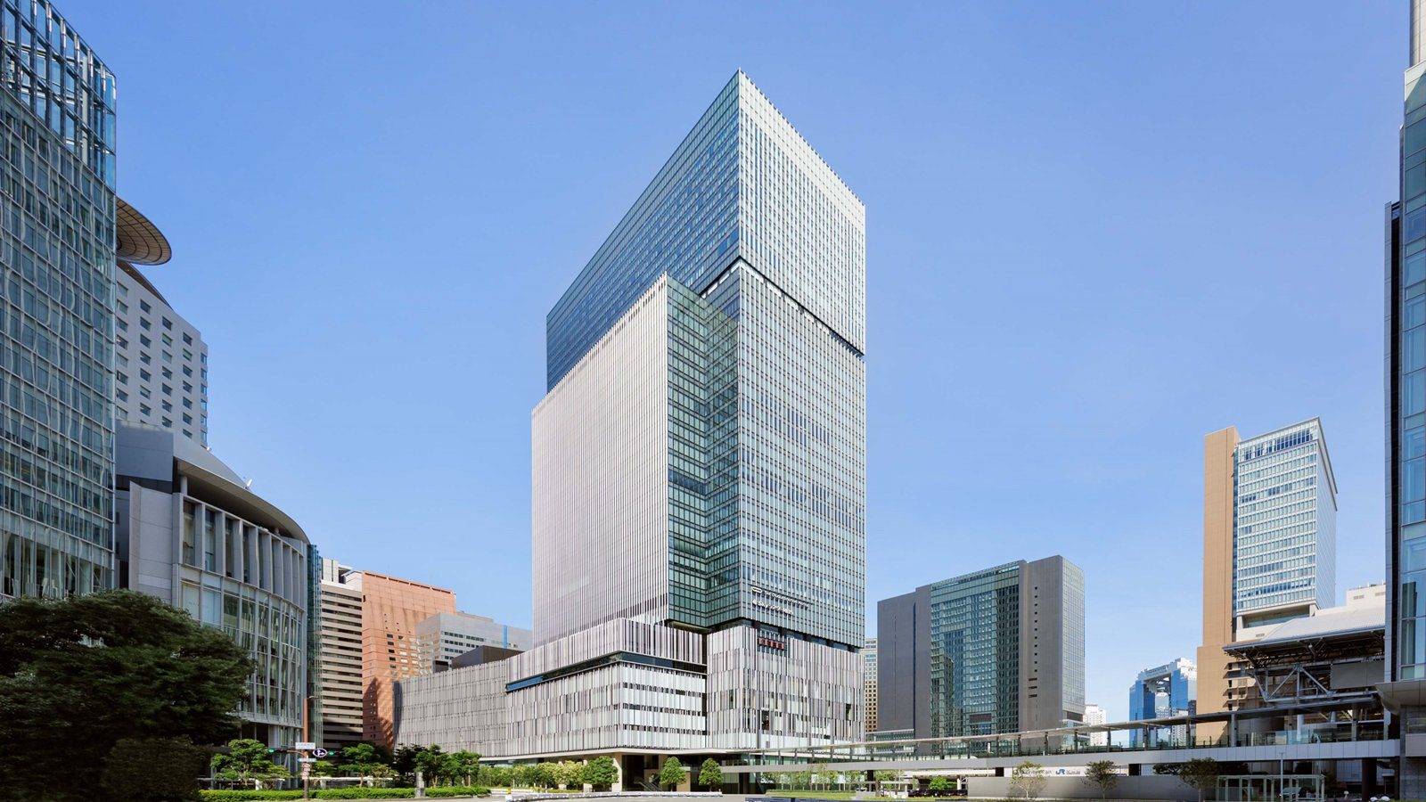 大阪車站酒店 傲途格精選JP Tower 大阪與飯店所在的高樓外觀