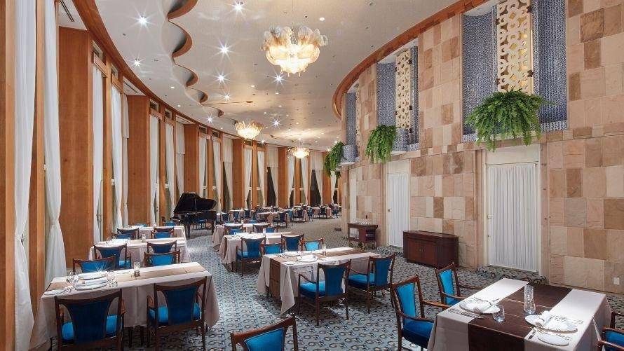 箱根蘆之湖皇家王子大飯店 Le Trianon 挑高弧形餐廳