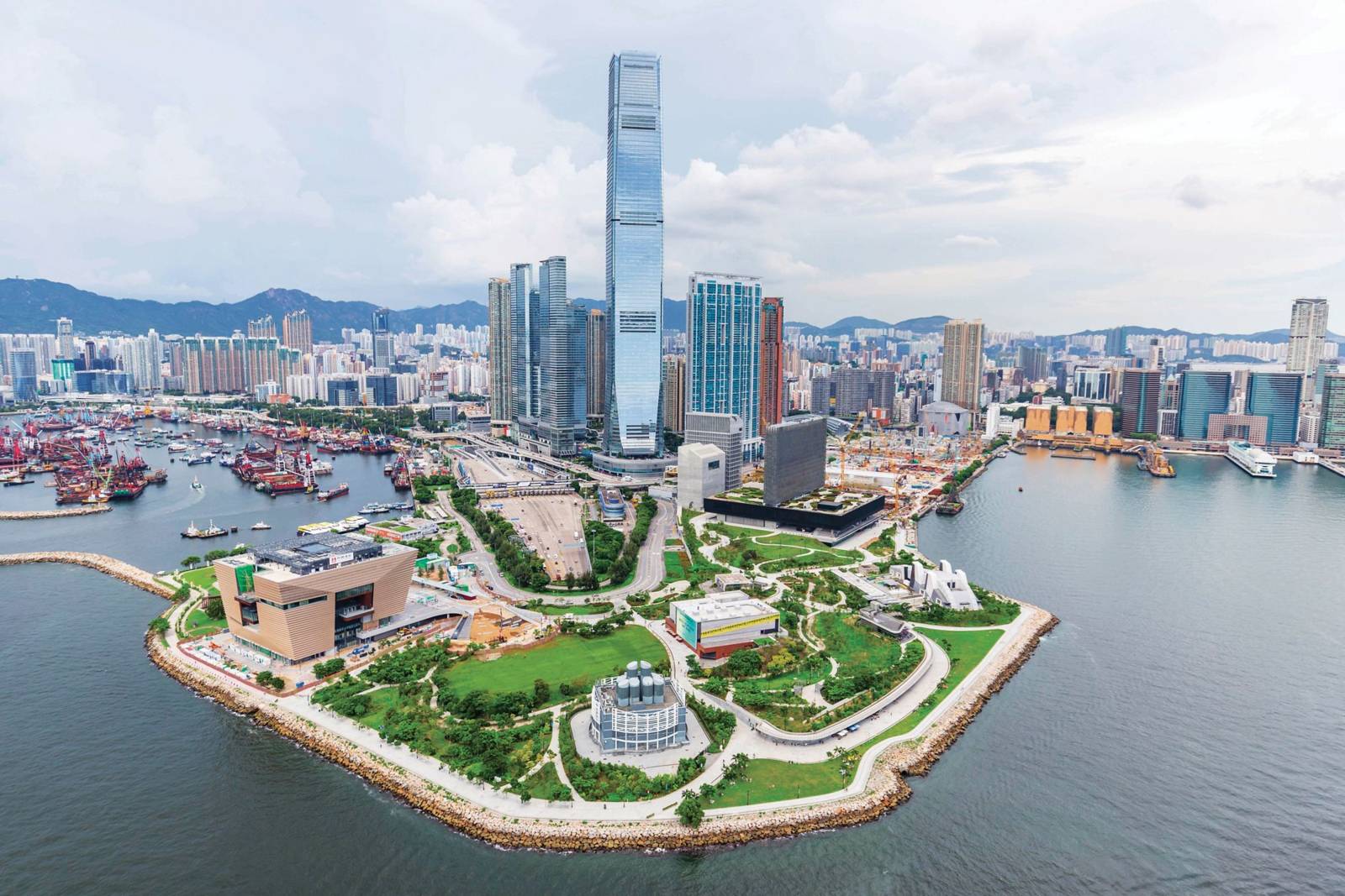 香港麗思卡爾頓酒店所在的 ICC 與西九文化區空拍