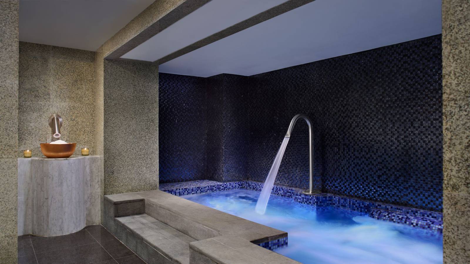 雅加達瑞吉酒店 Spa 的按摩池