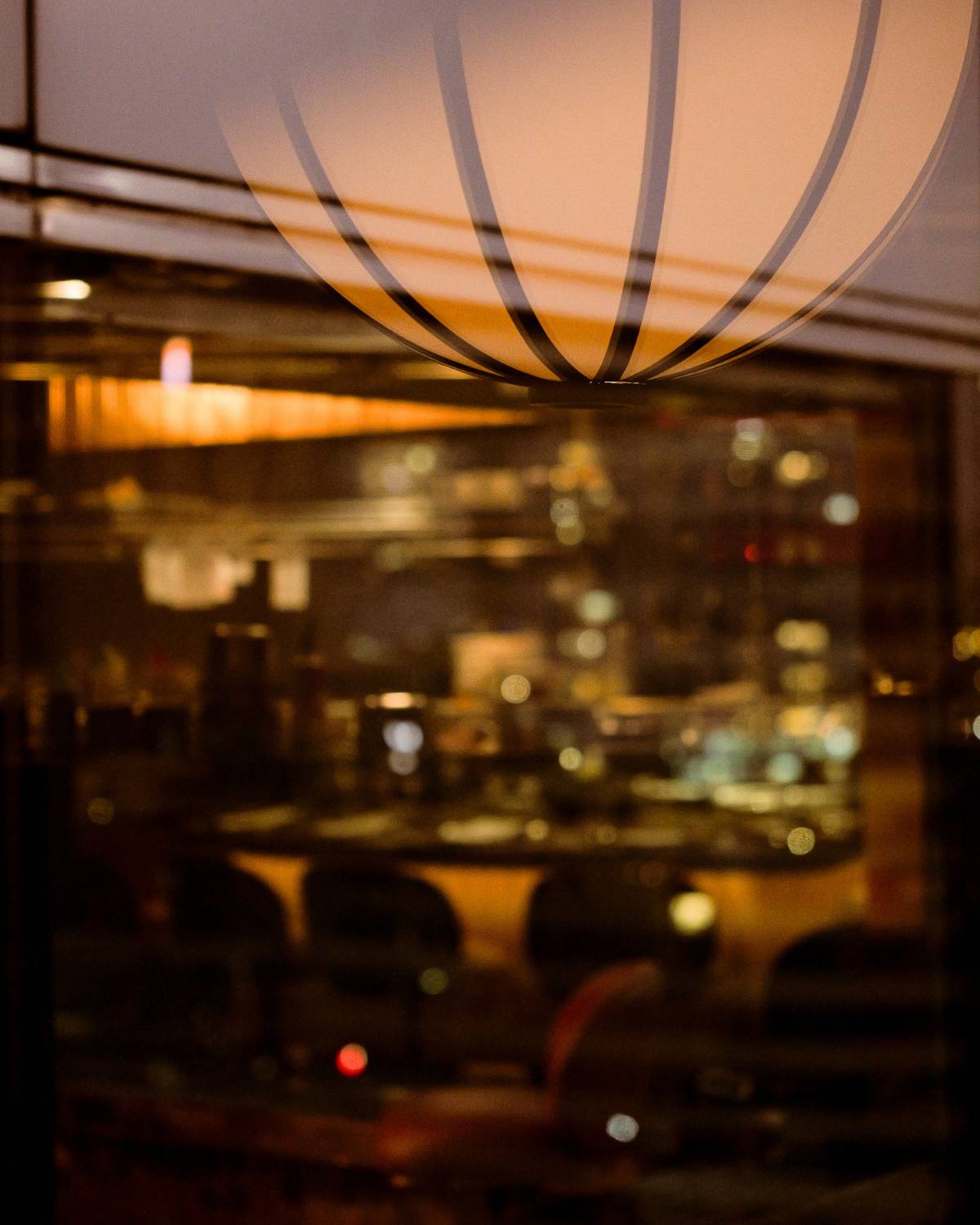 香港奕居 Chef's Room 溫暖燈光下的空間