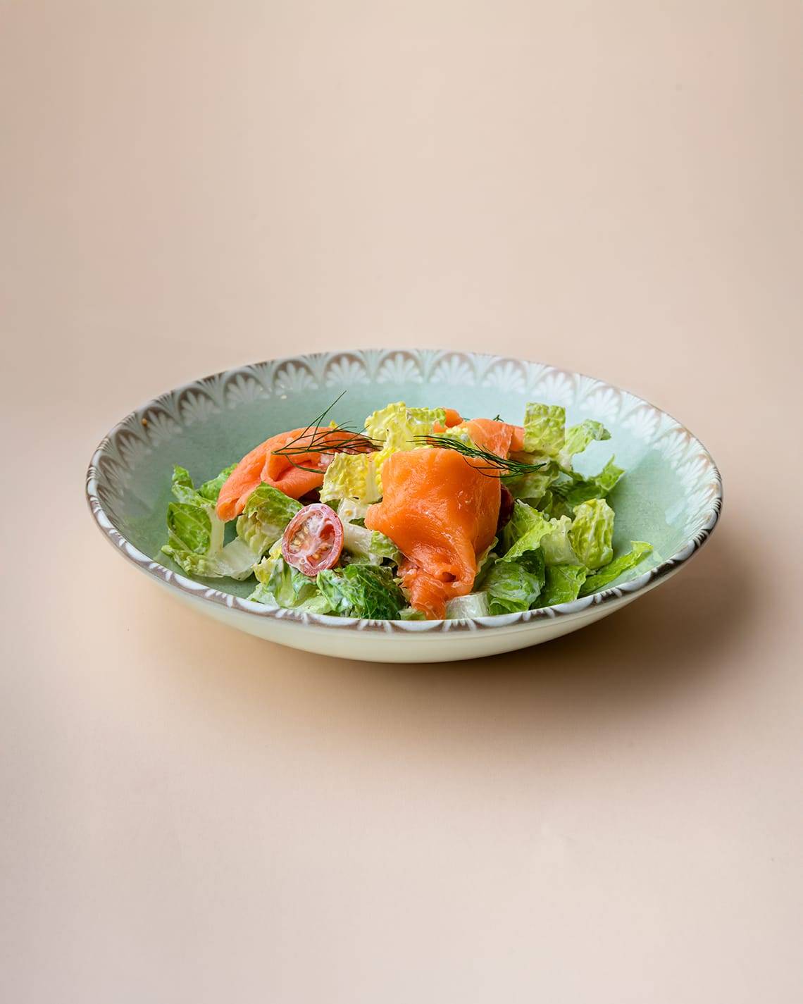 亞斯文 The Zen Wellness 度假村 Juzoor 餐廳的煙燻鮭魚生菜沙拉