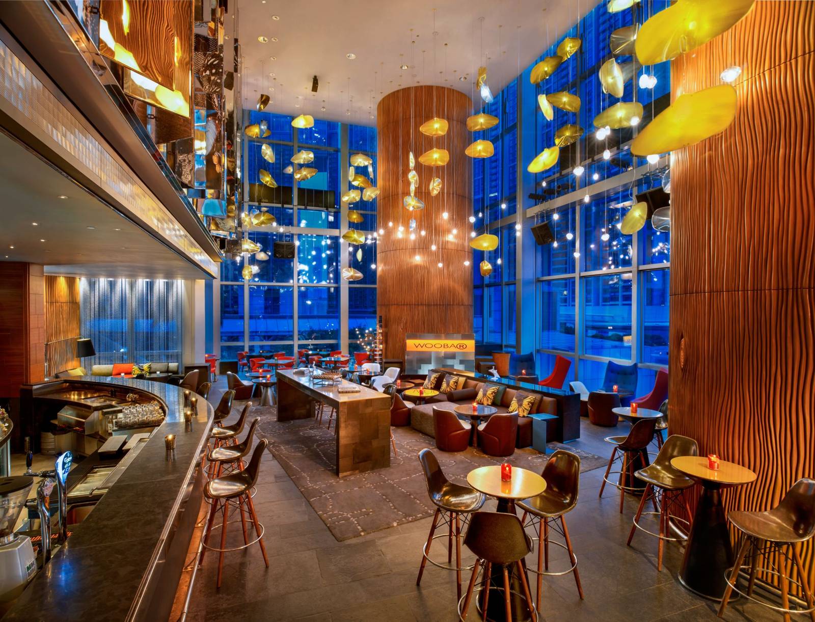 香港W酒店 WOOBAR 挑高的座位區
