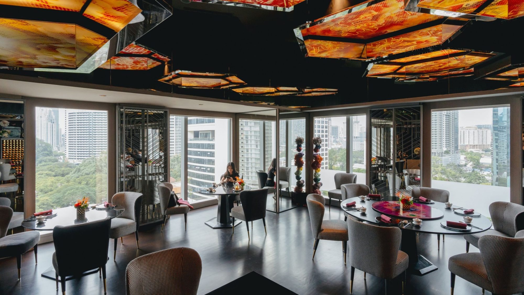 YEN 中餐廳的高樓用餐區