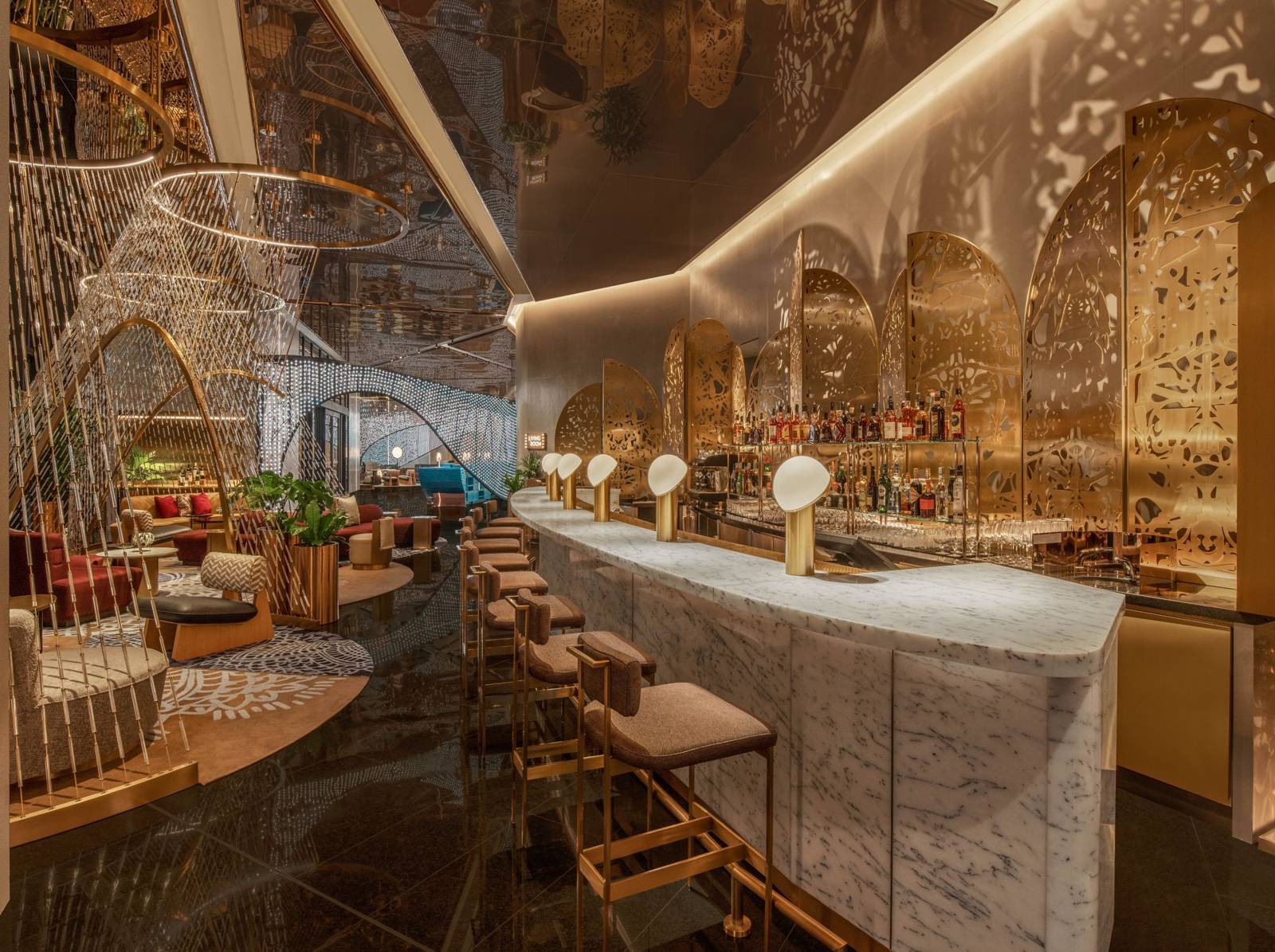 澳門W酒店 Living Room 潮堂的吧台與高腳椅